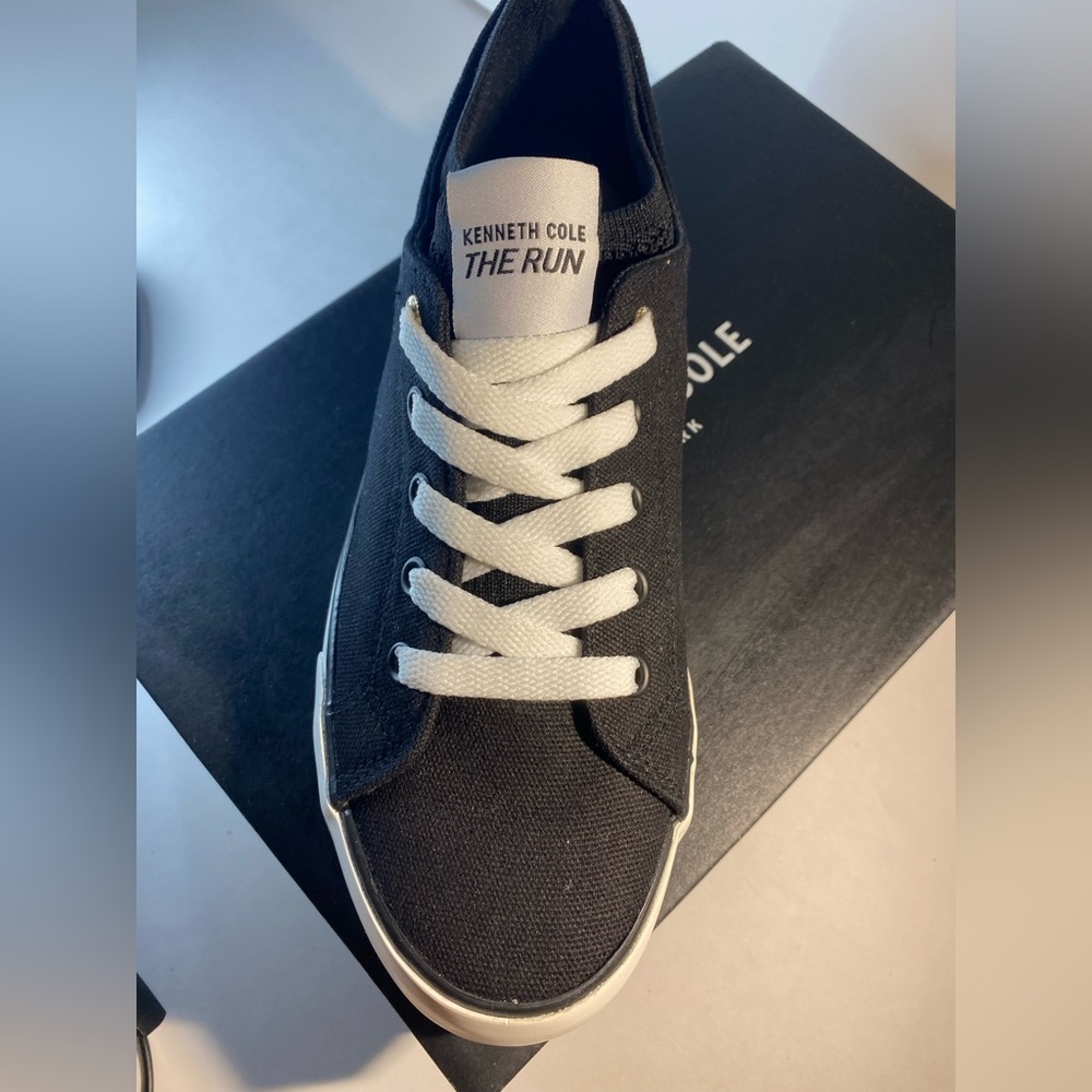 black shoes with white soles all the details you can see in the photos🙂😁